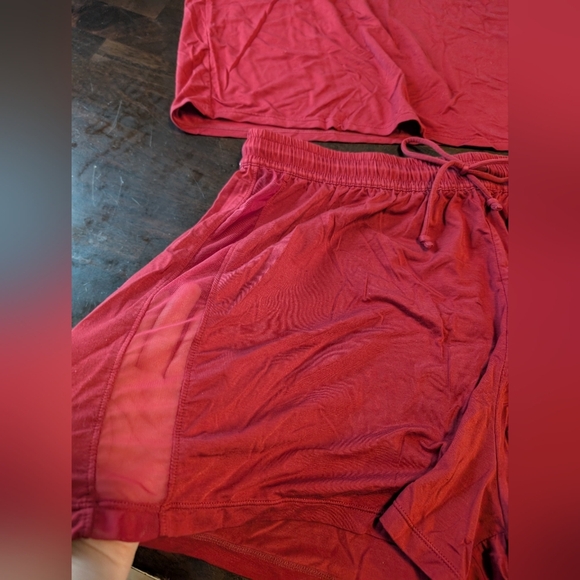 Honeylove BlissWear Red Pajama Set, Top Tee -L, Bottom Shorts - XL - Picture 2 of 6